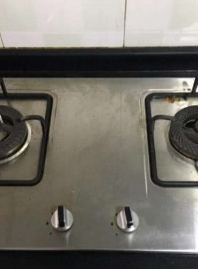 燃氣灶總是出“黃火”？清理火眼或撥動灶底的小鐵片，火力一下變正常